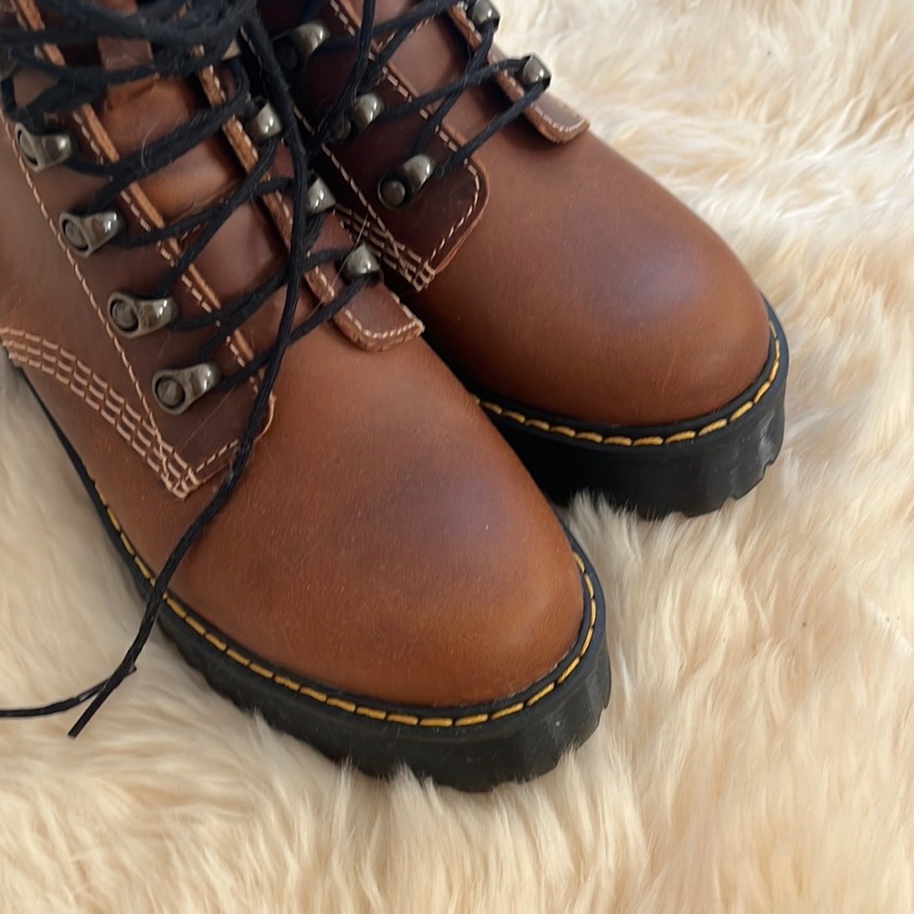 Dr Marten Leona Boot US7/UK5 Butterscotch